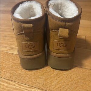 NEW UGG classic ultra mini platform boot size 6